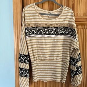 Ladies Large puff long sleeve top